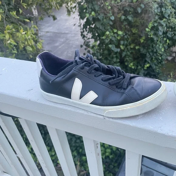 Veja Black & White Women’s Size 6 Sneakers - Picture 6 of 7